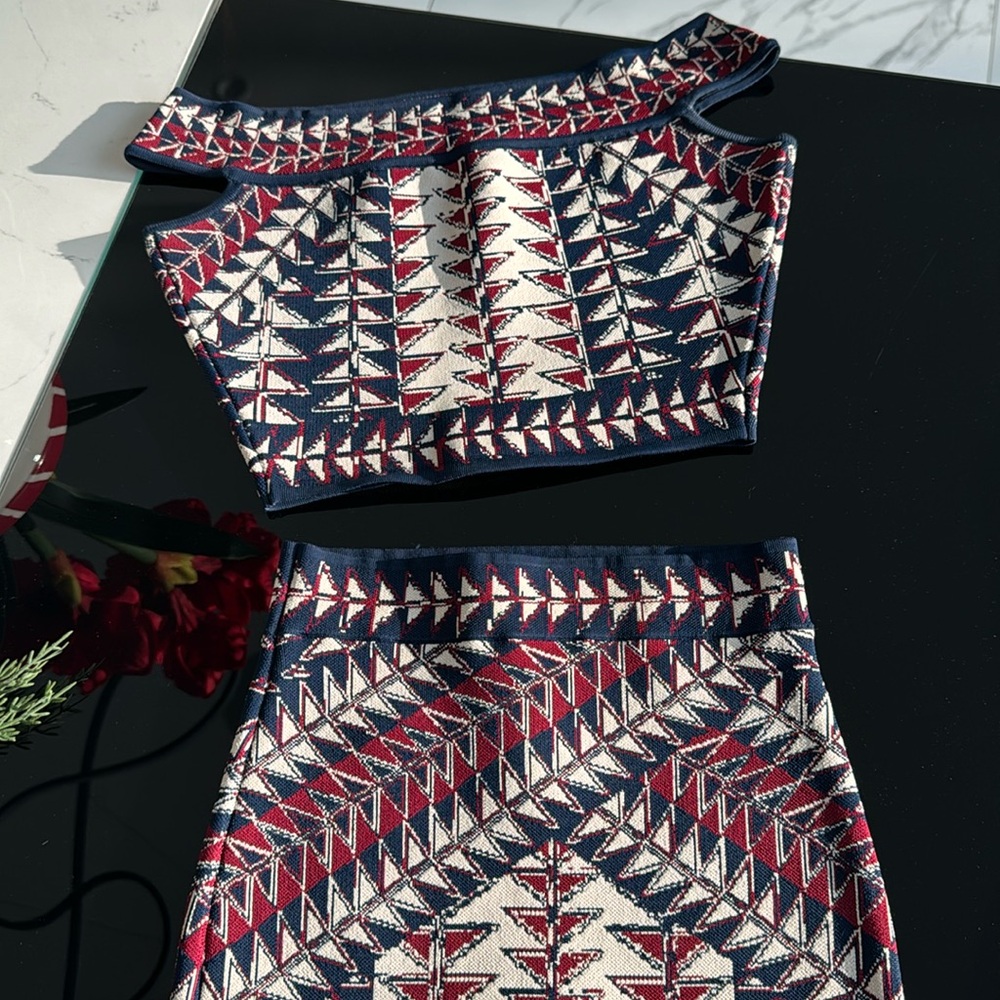 BCBGMaxazria Size XXS 2 piece skirt & crop top